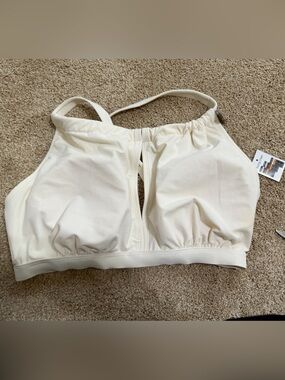 Time and Tru Ivory swim bikini top with Adjustable Straps nwt 1x plus
